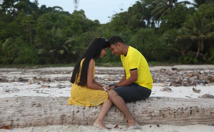 couple-photo-weddingo-invitation