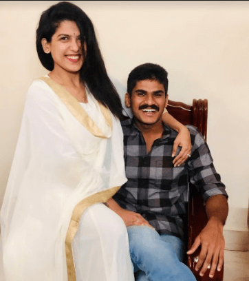 couple-photo-weddingo-invitation