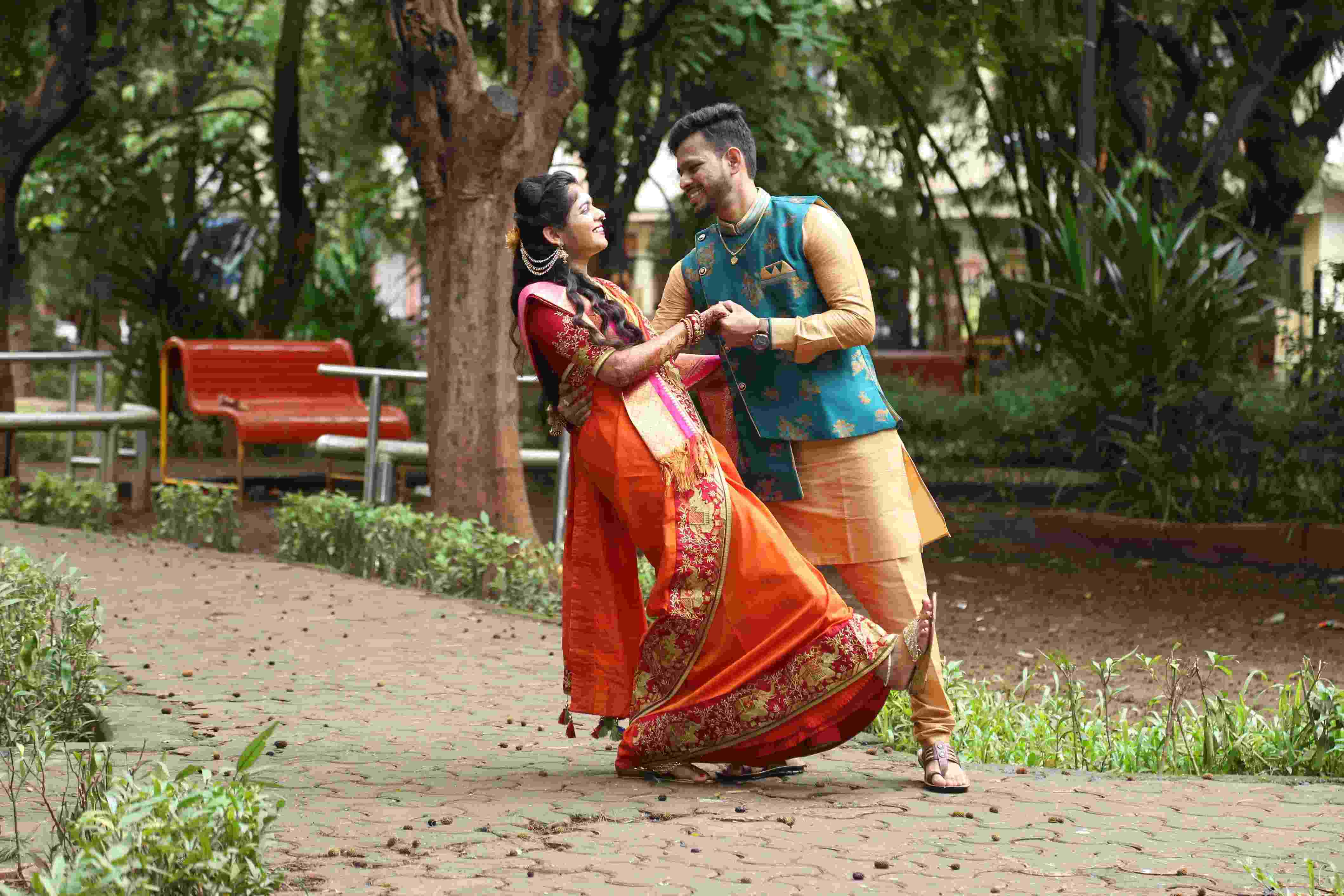 couple-photo-weddingo-invitation
